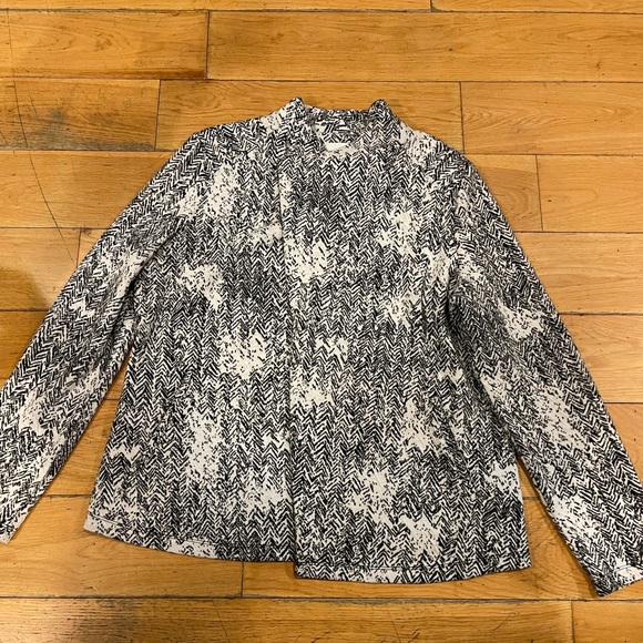 Nic+Zoe Black and White Patterned Garment - Picture 5 of 5